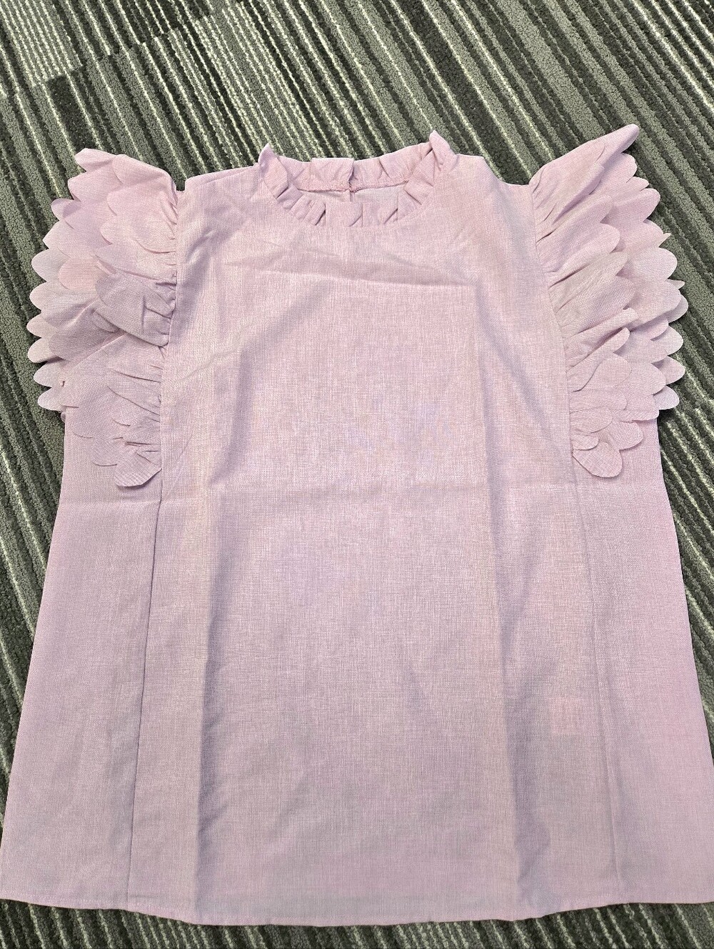 Scalloped Ruffle Sleeve Top Large